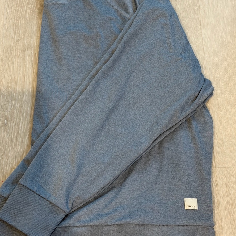 Vuori Long Sleeve Halo Crew - Picture 2 of 4